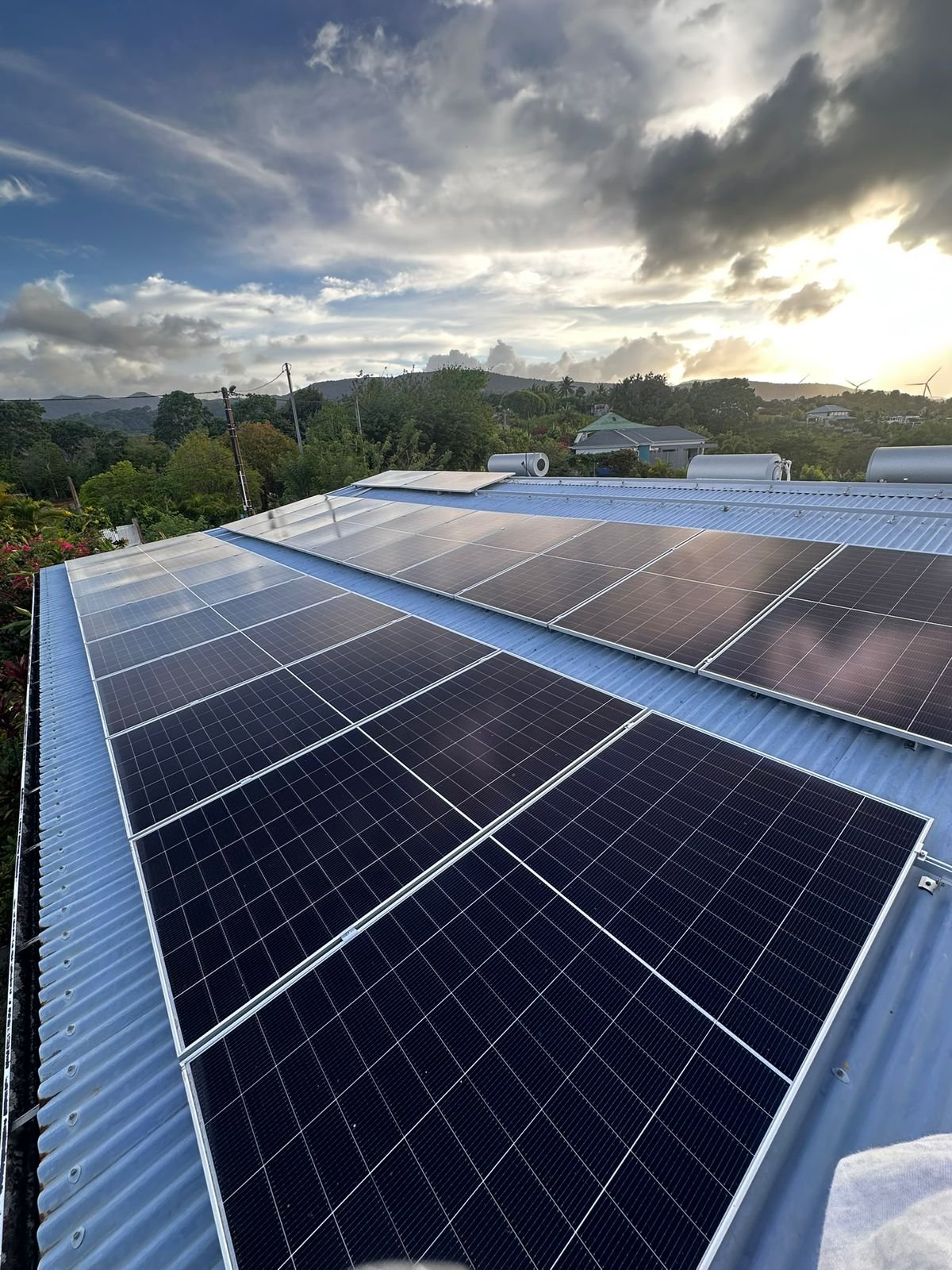 Techniciens Sun Voltaïk installation Capesterre-Belle-Eau Guadeloupe